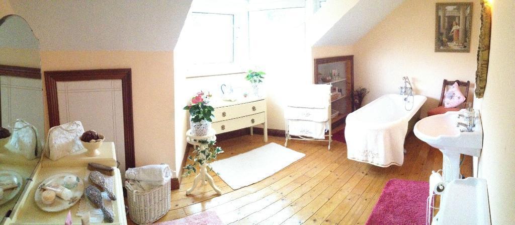 White Hill Country House B&B Castleblayney Room photo